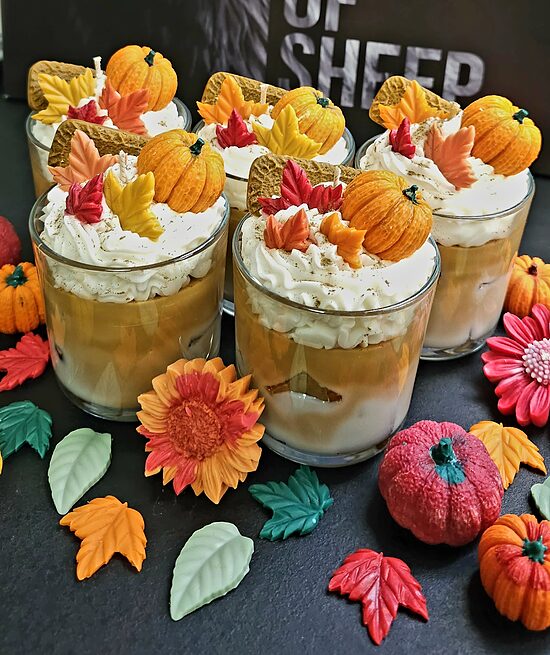Dekoratīvā sojas vaska svece „Rudens latte glāzē” 